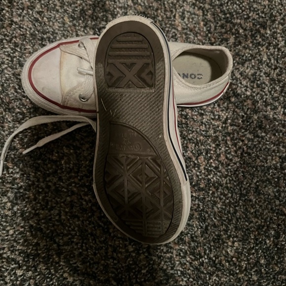 Children’s converse size 11. Preloved in good condition. - Picture 3 of 8